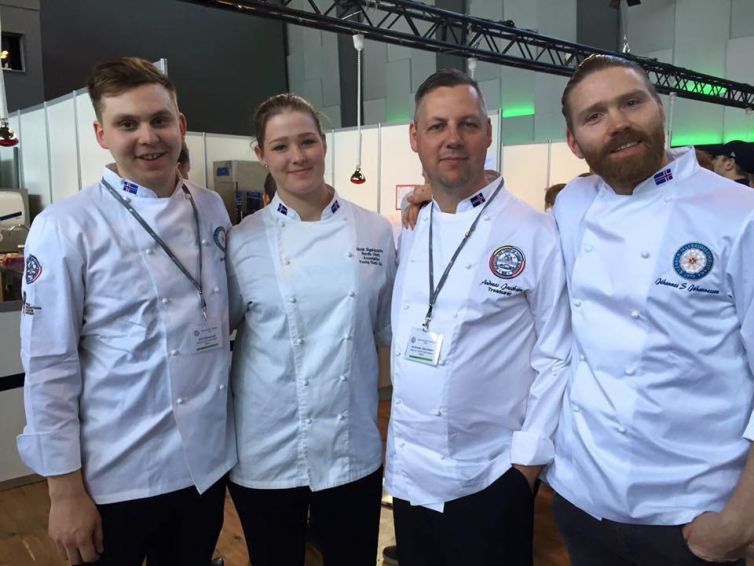 11124537_10153221902820073_1552378747175258222_n