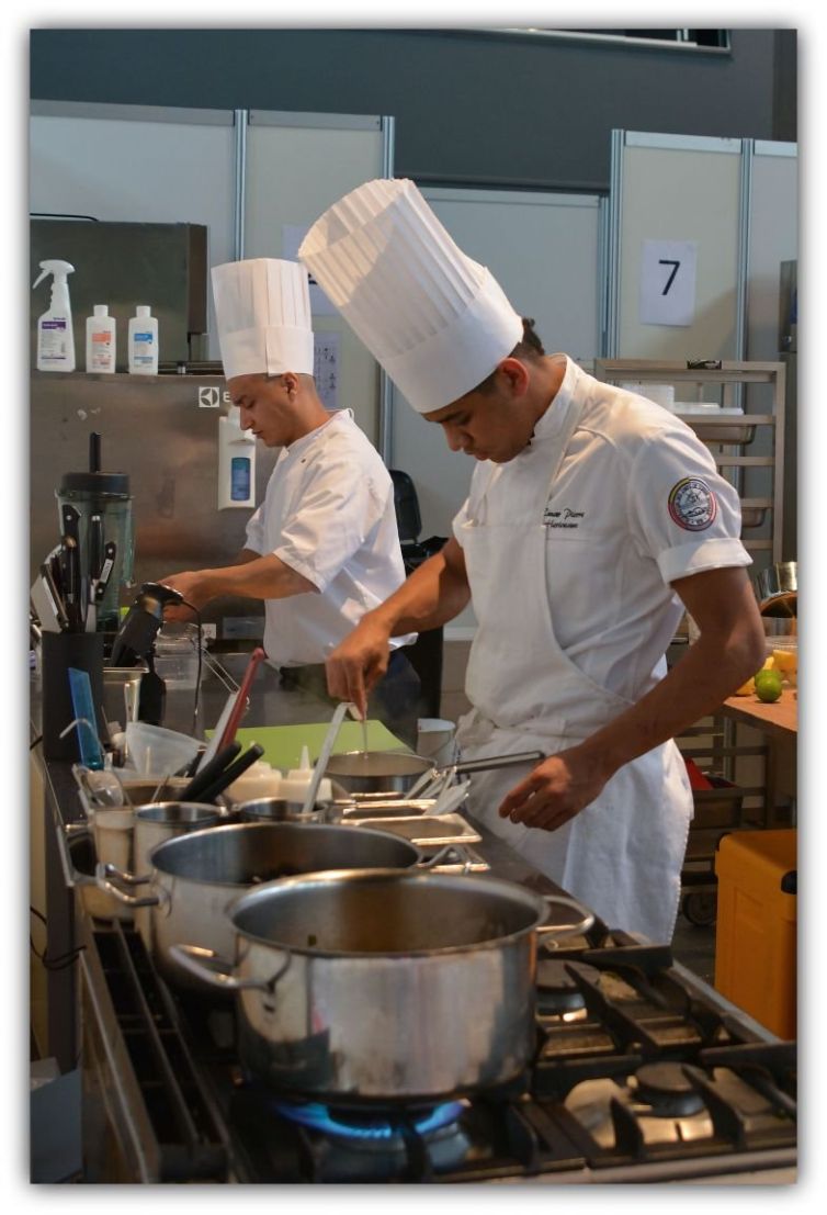 143364096560651600_resized